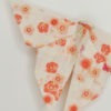 Accessoire pour cheveux rétro. Pince de style vintage avec un origami papillon blanc ivoire à fleurs. Oh... Really? par Sandra Lacroix, chapelière, Bruxelles.